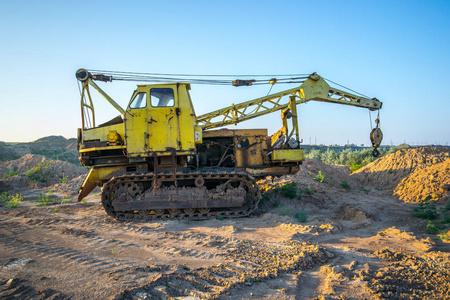 大矿山, 开发矿产资源,挖掘机挖掘,在乌克兰冶金现代矿业企业开采盐的